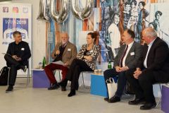 Eröffnungsrunde im Frauenmuseum Bonn mit (v.l.n.r) Javier Burón Cuadrado, Stadt Barcelona, Bernhard von Grünberg, Vorsitzender DMB Bonn-Rhein-Sieg-Ahr e.V., Carolin Krause, Dezernentin Stadt Bon, Lukas Siebenkotten, Präsident DMB, Ulrich Kelber, Bundesdatenschutzbeauftragter
© Foto: Bettina Ueding - Stadt Bonn